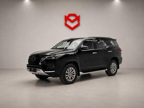 TOYOTA HILUX SW4 2.8 D-4D TURBO DIESEL SRX 7L 4X4 AUTOMÁTICO TOYOTA HILUX SW4 2.8 D-4D TURBO DIESEL SRX 7L 4X4 AUTOMÁTICO